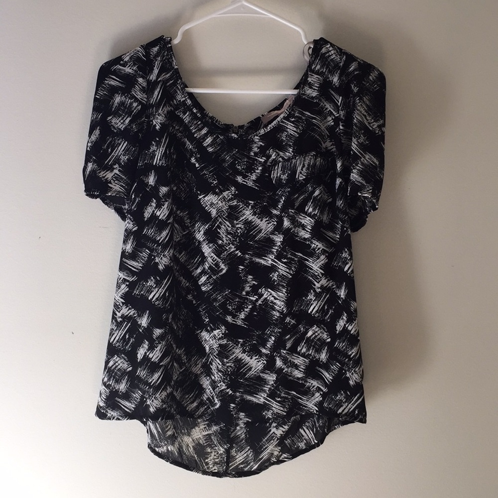 Black and white patterned blouse with zipper back